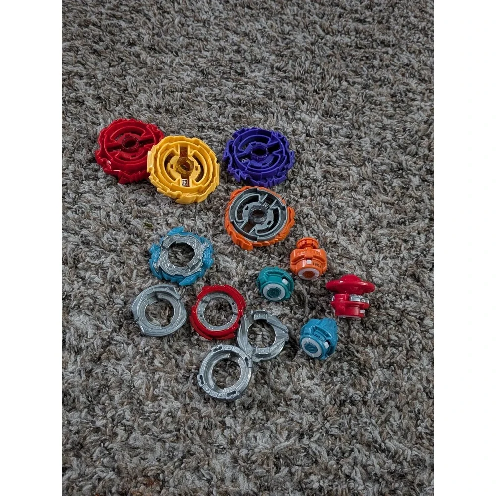 Beyblade Lot - 4 Spinning‎ Tops And Extras